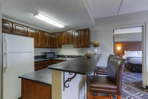 مطبخ, أجنحة كومفورت بينيفيل - بالانتين أريا (Comfort Suites Pineville - Ballantyne Area) in Pineville Area