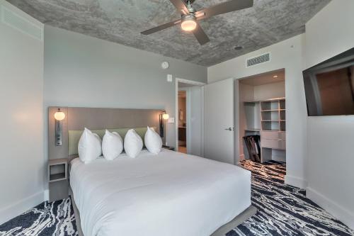 2 Bedroom Ocean & City North View Residence