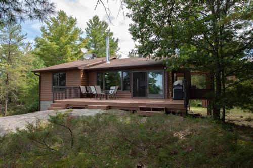 Northern Hideaway - 3 bedroom 4 season Home