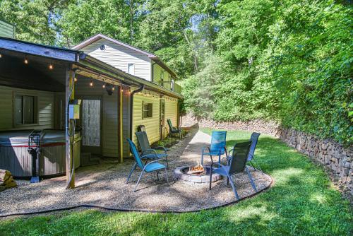 South Asheville home with hot tub just 11 miles to downtown