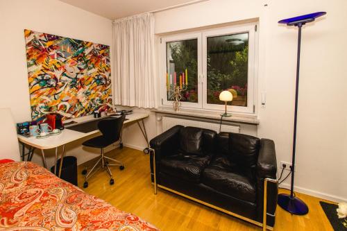 Modernes und gemütliches Designerzimmer in Langensteinbach, Deutschland