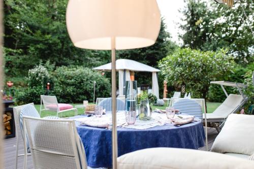 陽台/露台, Modernes und gemütliches Designerzimmer (Modernes und gemutliches Designerzimmer) in 卡爾斯巴德