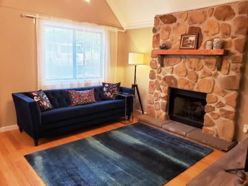 1400sf self checkin modern chalet AC Grill Firepit in Thornhurst, USA