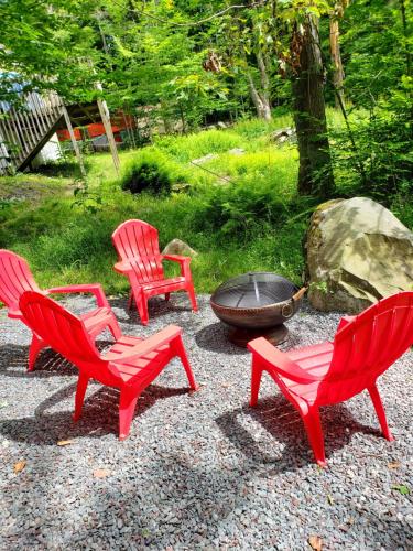 1400sf self checkin modern chalet AC Grill Firepit in Thornhurst, USA