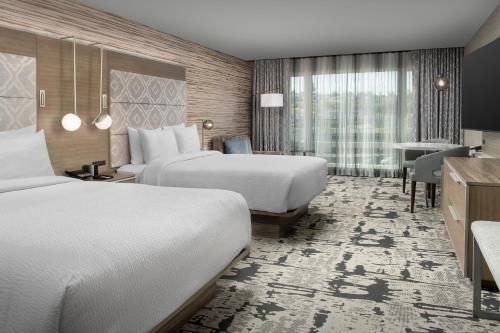 Silver Cloud Hotel Tacoma at Point Ruston Waterfront – Tacoma, WA