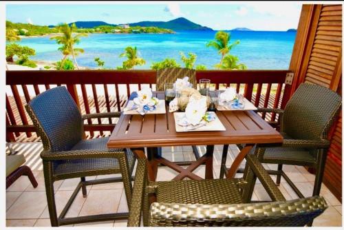 Sapphire Beachfront Renovated Villa 1200 SF! - Free Wi-Fi in Red Hook