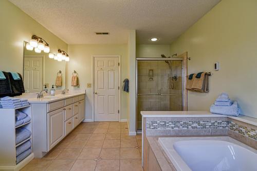 The Camby Cabin just 12 miles to downtown Asheville The Camby Cabin just 12 miles to downtown Asheville