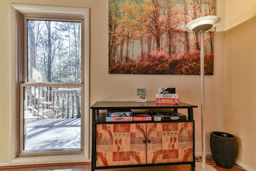 The Camby Cabin just 12 miles to downtown Asheville The Camby Cabin just 12 miles to downtown Asheville