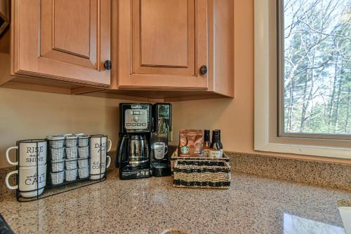 The Camby Cabin just 12 miles to downtown Asheville The Camby Cabin just 12 miles to downtown Asheville