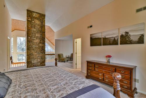 The Camby Cabin just 12 miles to downtown Asheville The Camby Cabin just 12 miles to downtown Asheville