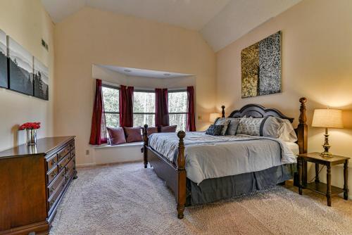 The Camby Cabin just 12 miles to downtown Asheville The Camby Cabin just 12 miles to downtown Asheville