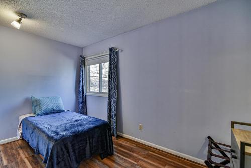 The Camby Cabin just 12 miles to downtown Asheville The Camby Cabin just 12 miles to downtown Asheville