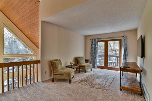 The Camby Cabin just 12 miles to downtown Asheville The Camby Cabin just 12 miles to downtown Asheville