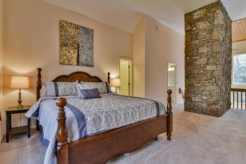 The Camby Cabin just 12 miles to downtown Asheville The Camby Cabin just 12 miles to downtown Asheville