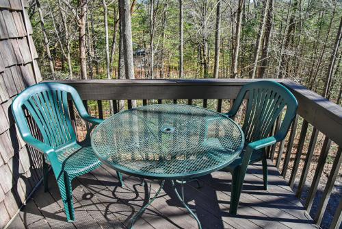 The Camby Cabin just 12 miles to downtown Asheville The Camby Cabin just 12 miles to downtown Asheville