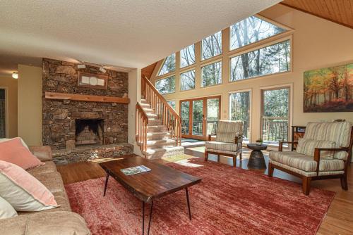 The Camby Cabin just 12 miles to downtown Asheville The Camby Cabin just 12 miles to downtown Asheville