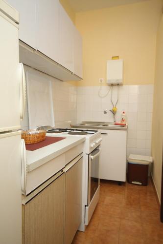 Apartments by the sea Podgora Makarska - 6846 - image 8