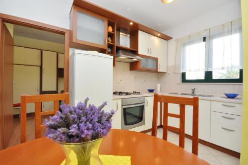 Apartments by the sea Vela Luka Korcula - 9244 - image 9
