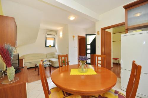 Apartments by the sea Vela Luka Korcula - 9244 - image 10