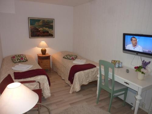 2 twin beds
