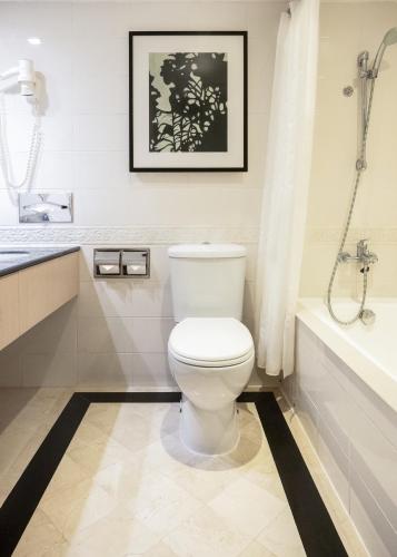 room detail thumbnail 2