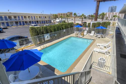 Swimming pool, Motel 6-Las Vegas, NV - I-15 Stadium in West of The Strip