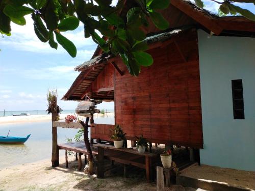 Homestay Pak Ucu near Soto Ayam Lamongan MBAK RINI Cab. Tanjung Uban