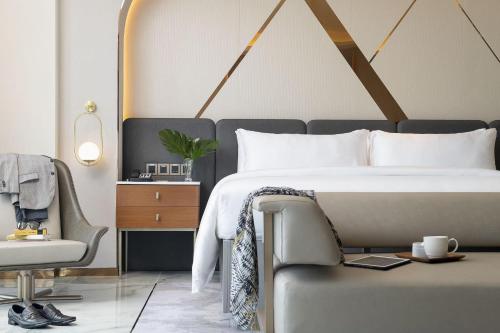 Suite, executive