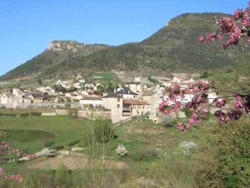 Ieeja, Les Fleurs de Marie in La Cresse
