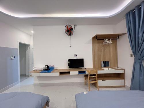 Standard Family Room image 2
