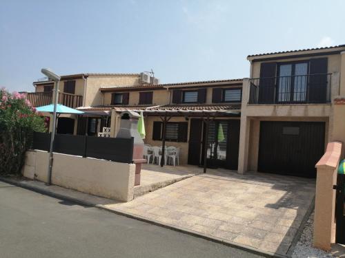 Agréable Maison, DOMAINE TAMARIS, 4 pièces 6 couchages, Wifi, séjour climatisée, Accès payant pour les piscines- PORTIRAGNES PLAGE LRTAMJ21