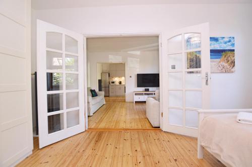 One-Bedroom Apartment image 10
