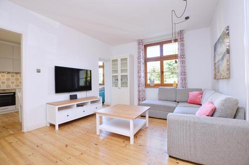 One-Bedroom Apartment image 6