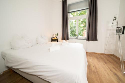 WHITE 60 QM Apartment - Zentral - Balkon - Messe, Düsseldorf (photo 2)