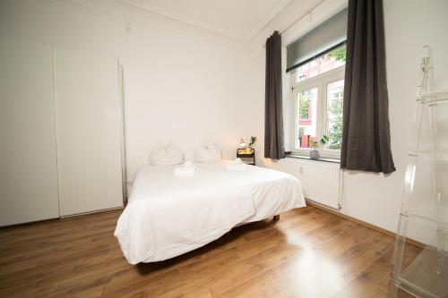 WHITE 60 QM Apartment - Zentral - Balkon - Messe, Düsseldorf (photo 4)