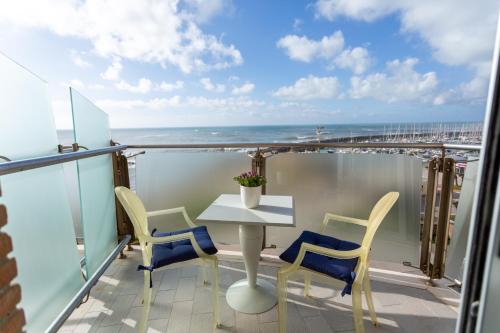 Single Room with Balcony and Sea View