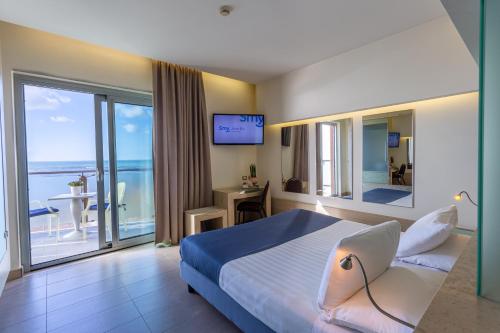 Triple Room with Balcony and Sea View