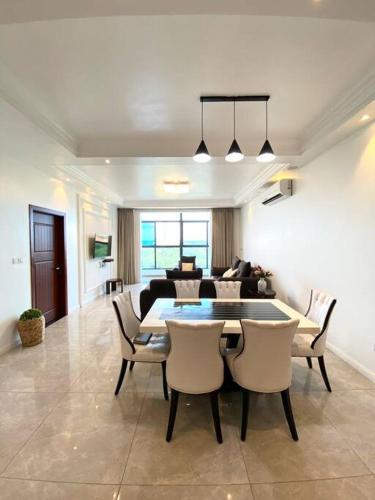 Serene 2 Bedroom Apartment With Swimming Pool&Gym