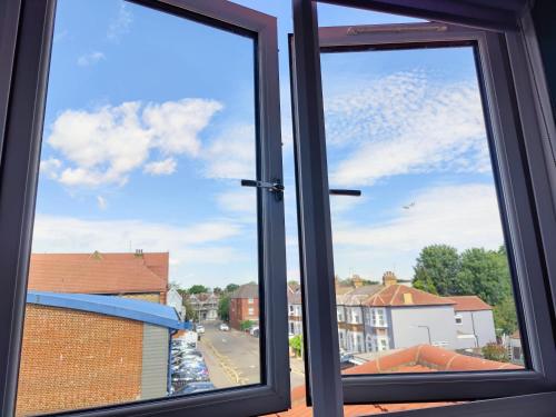 Wellesley Hotel near Barkingside Tube Station