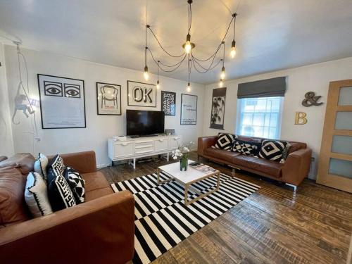 Picture of Gorgeous 2 Bedroom Apartment Edge Of Cabot Circus