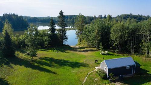 . Baltie SPA family cottage by the lake