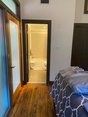 B&B Richmond - Charming 2 bedroom apartment near VCU - Bed and Breakfast Richmond