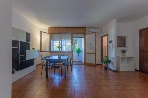 . GuestHost - Pontelagoscuro Huge & Residential Apartment