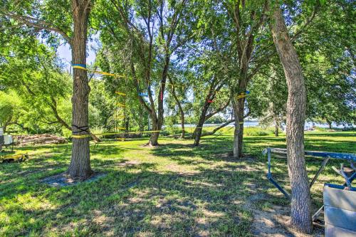 Lakefront Home with Kayaks By Alexandria and Ski Area!