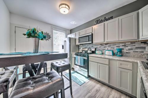 Family-Friendly St Louis Home Less Than 6 Mi to Dtwn! in Carondelet, USA