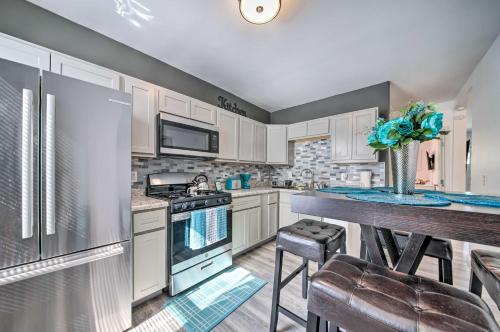 Family-Friendly St Louis Home Less Than 6 Mi to Dtwn! in Carondelet, USA