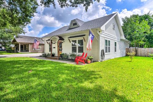 Historic and Fully Renovated Waxahachie Home!