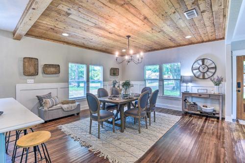 Historic and Fully Renovated Waxahachie Home! in Waxahachie, USA