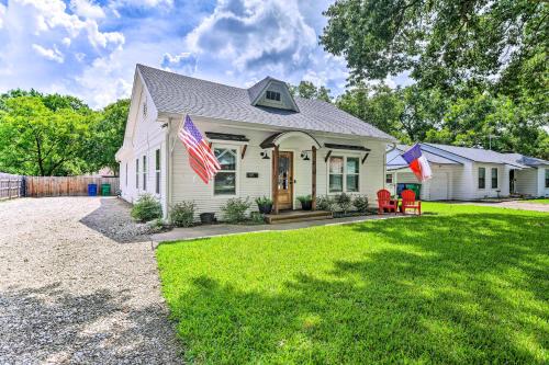 Historic and Fully Renovated Waxahachie Home!