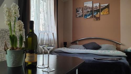 1 queen bed, 2 twin beds